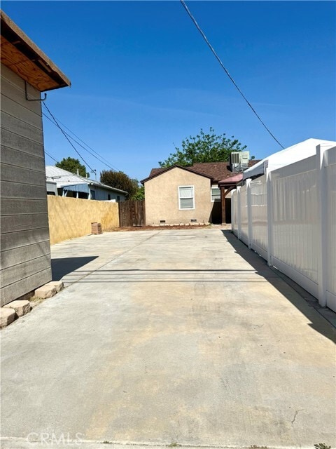 Building Photo - 6517 White Oak Ave