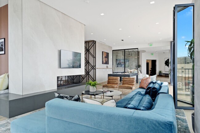 Building Photo - Premier Penthouse Suite at Seven 88 West Midtown-