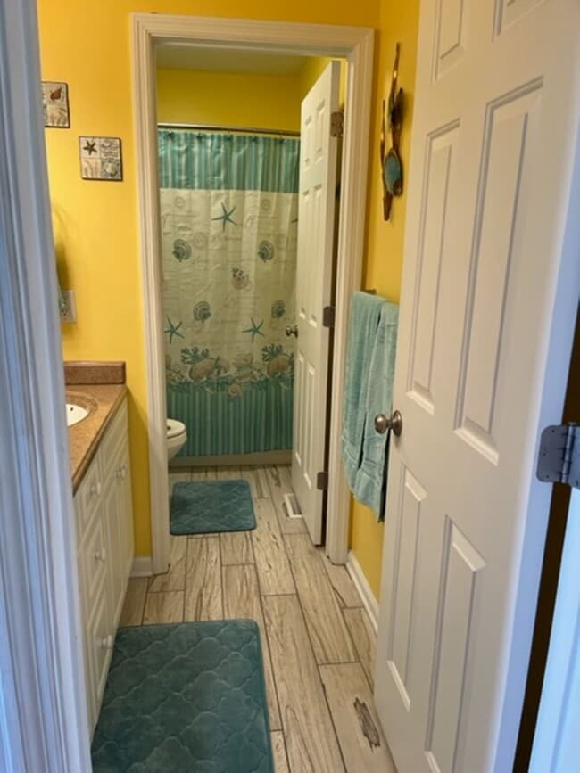 Building Photo - SEASONAL RENTAL 2 Bedroom Condo in Surf Ci...