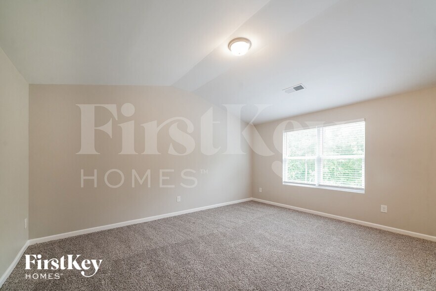 Building Photo - 221 Lantana Crossing