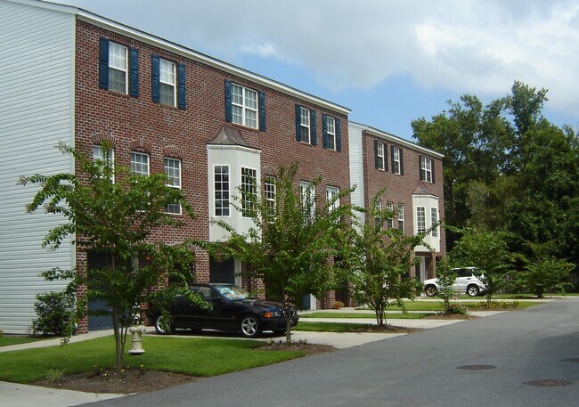 Building Photo - 204 Station Trl