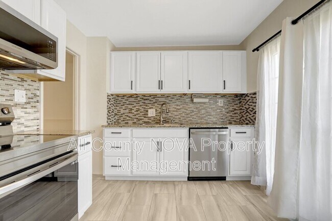 Building Photo - 3353 Ardley Ct