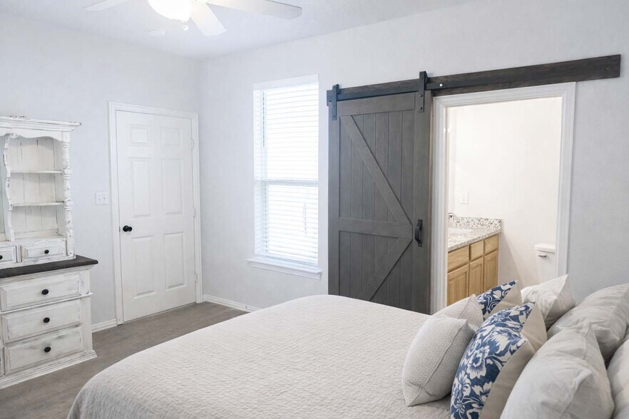 Building Photo - 505 S 1st St