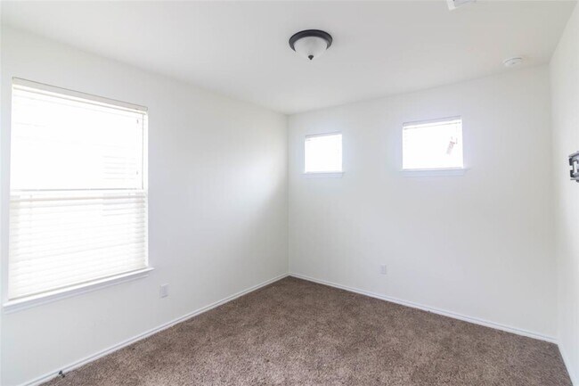 Building Photo - 1131 Aronia Ln