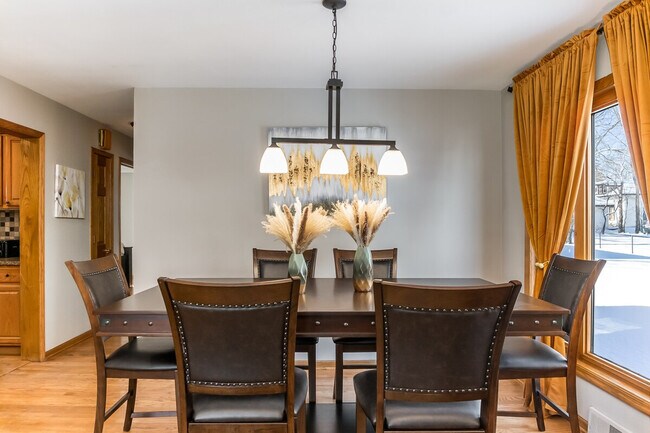 Building Photo - 336 N Walnut St