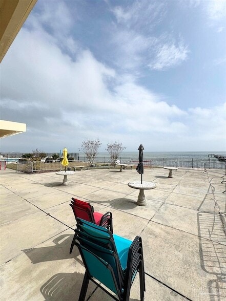 Building Photo - 825 Bayshore Dr