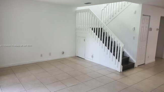 Building Photo - 9073 Vineyard Lake Dr