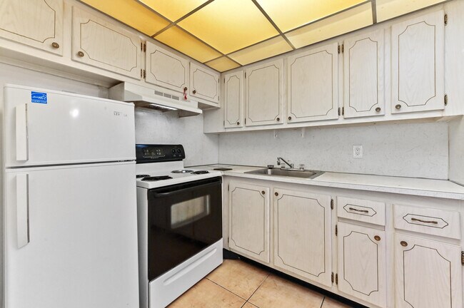 Building Photo - 111 Dorchester E