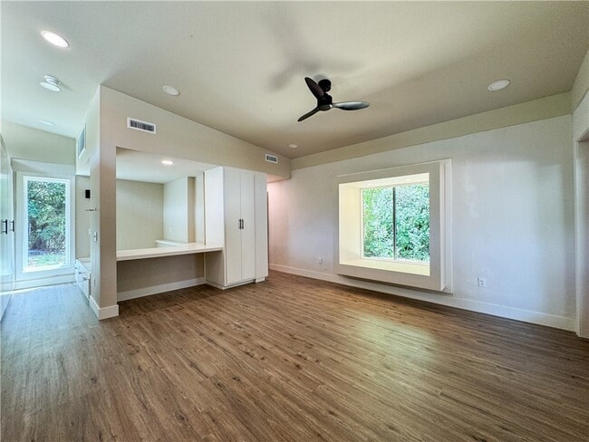 Building Photo - 1111 S Ray Ave