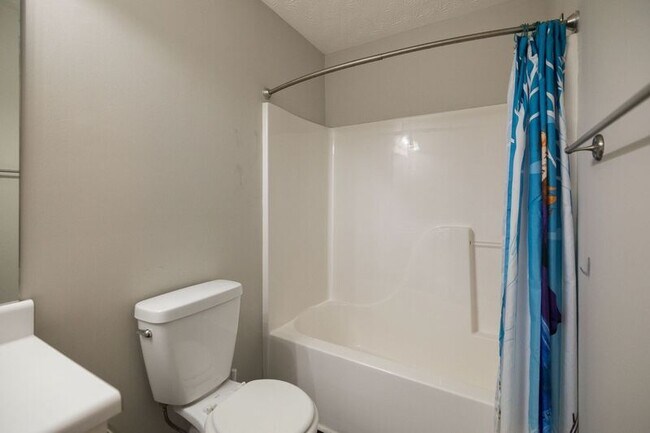 Building Photo - 453 Reba Ct