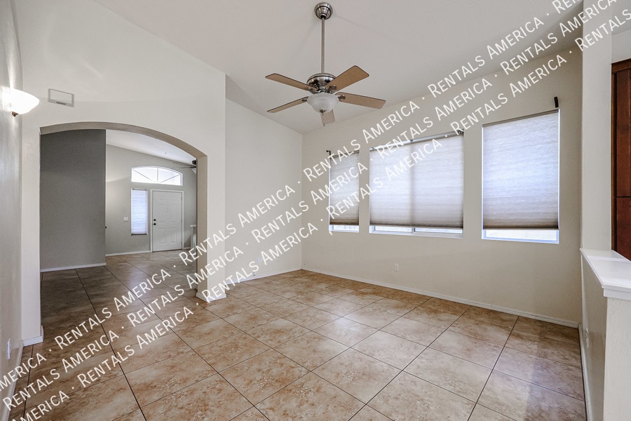 Building Photo - 13593 W Desert Flower Dr