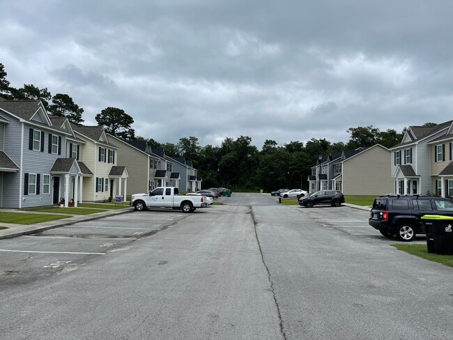 Building Photo - Great Townhome!