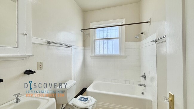 Building Photo - International Blvd. 430-434