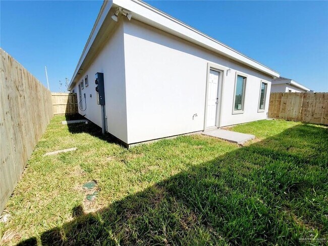 Building Photo - 7106 N 56th Ln