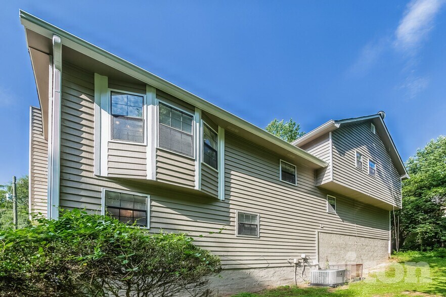 Building Photo - 5237 Westhill Dr NW