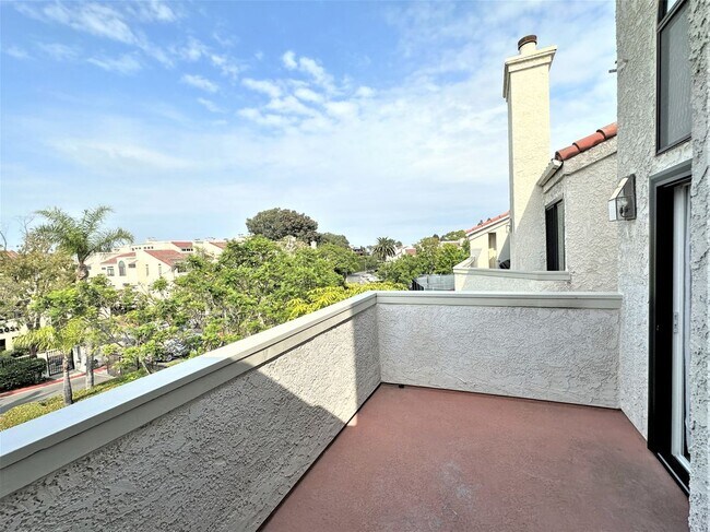Building Photo - 5032 Dorado Dr