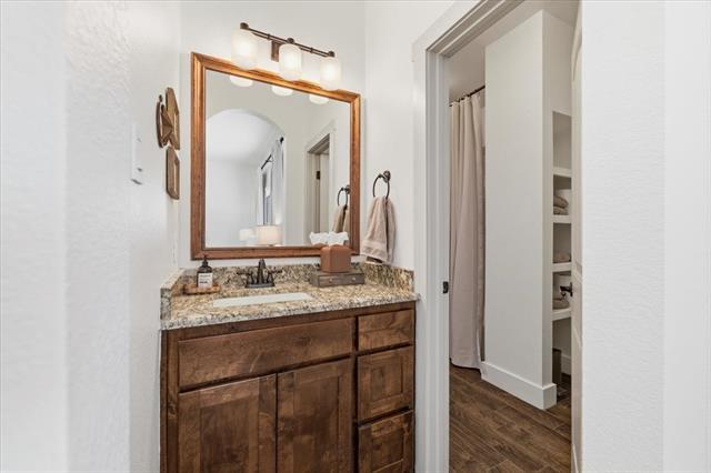 Building Photo - 570 S Point Ct