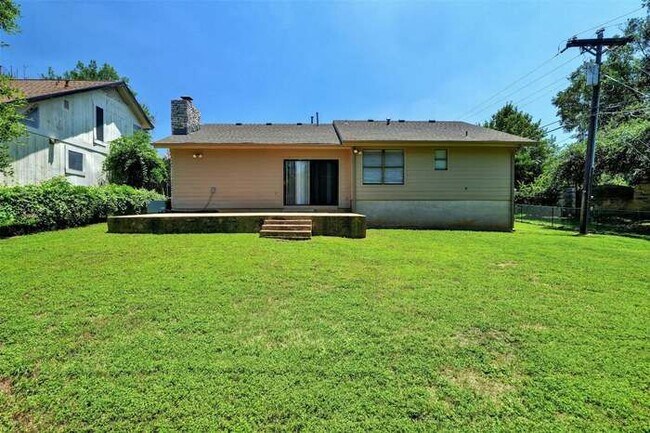 Building Photo - 4102 Hillside Dr