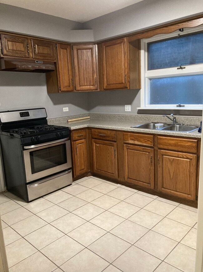 Building Photo - 1620 East Ave