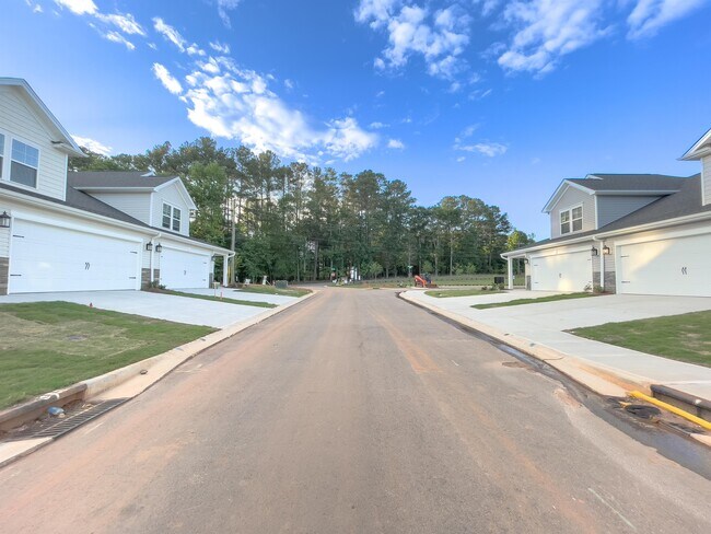Building Photo - 107 Glen Forest Dr