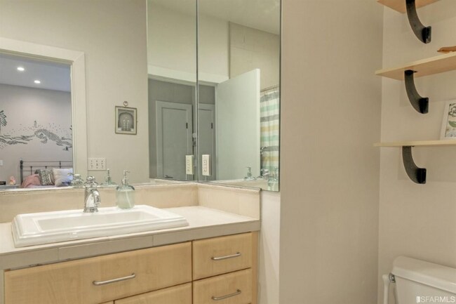 Building Photo - 175 Langton St