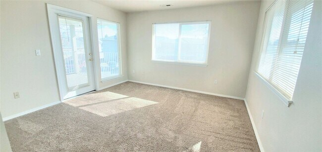 Building Photo - 617 Saratoga Dr