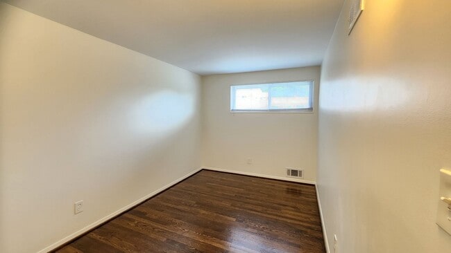 Building Photo - Arlington 3 Level Rowhouse