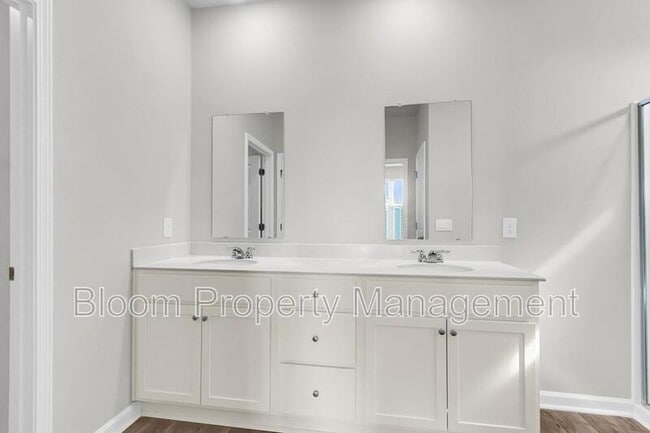 Building Photo - 151 Morning Vw Wy