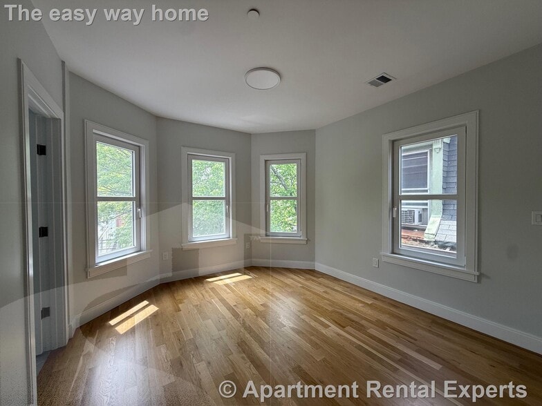 Building Photo - 35 Gore St