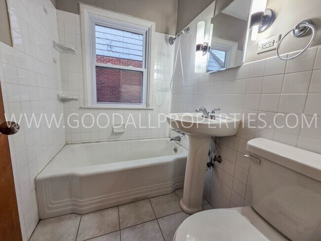 Building Photo - 3 bedroom brick home in the Waveland park area