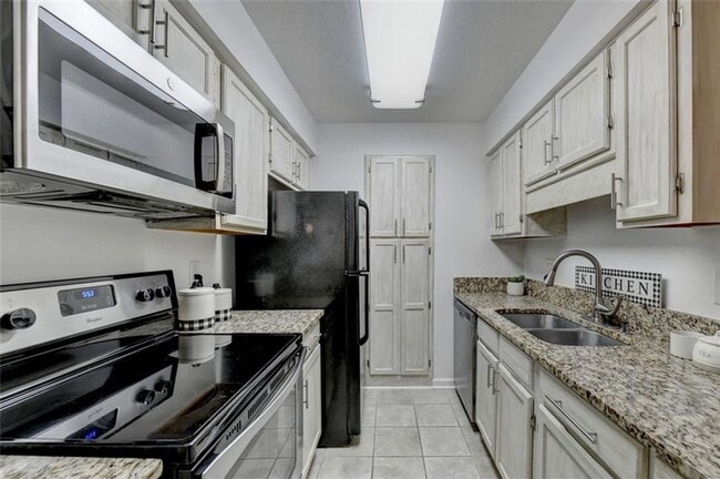 Building Photo - 2 Bedroom 2 Bath in Buckhead