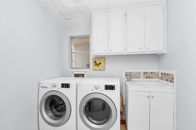 Building Photo - 11634 Southlake Dr