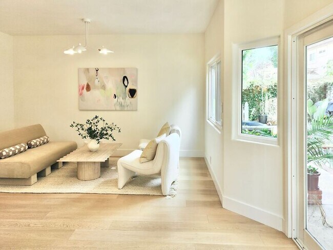 Building Photo - 8118 E Peacock Ln