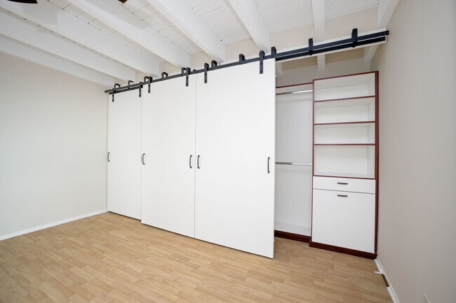 Building Photo - 1916 Clark Ln