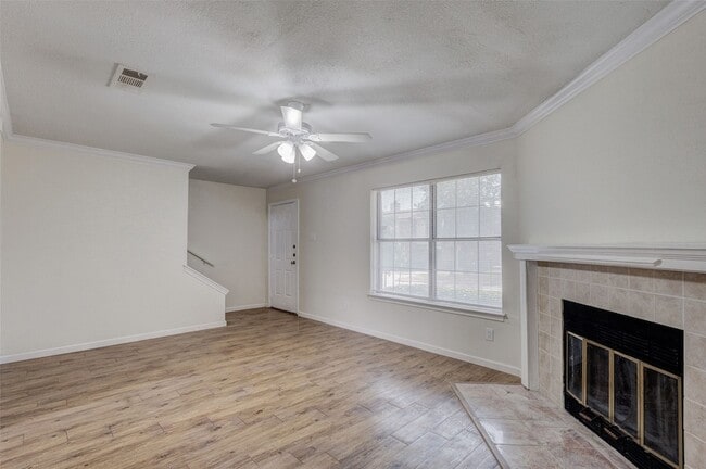 Building Photo - 910 Cedar Terrace