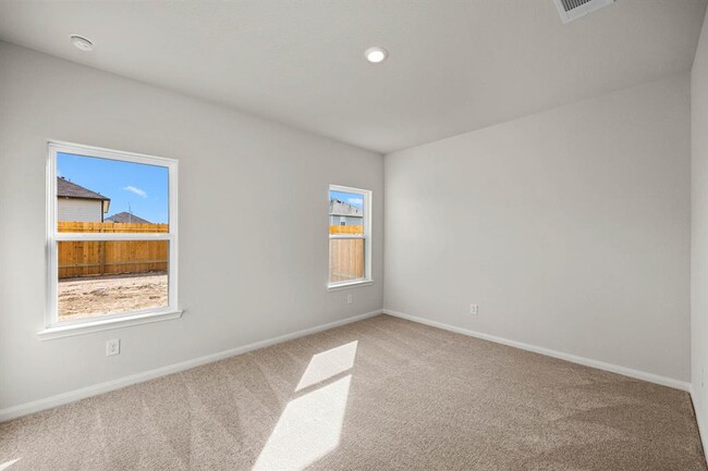 Building Photo - 6406 Elm St
