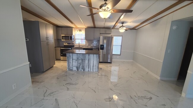 Building Photo - 2901 Stallion Dr