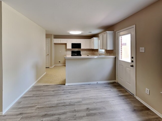 Building Photo - Welcome Home!!