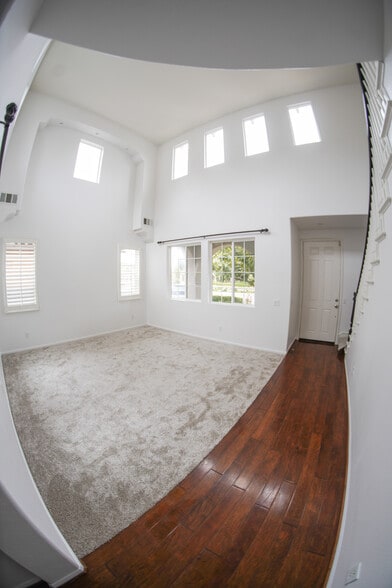 entry - 1882 Shadetree Dr