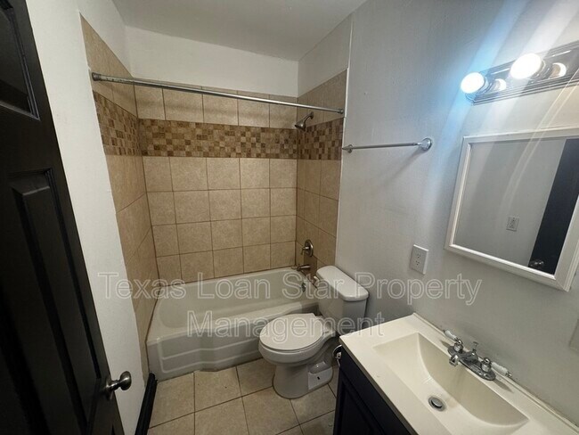 Building Photo - 1504 Luzon St
