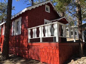 Building Photo - Loft Cabin Newly Remodeled