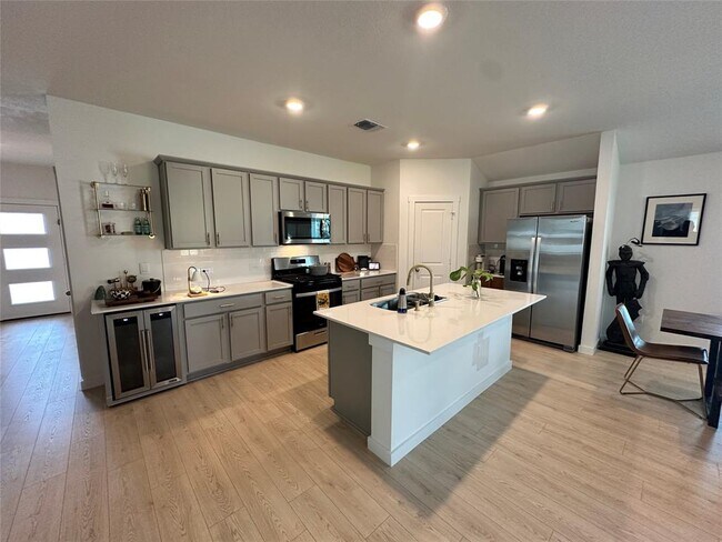 Building Photo - 9613 Oxbow Strap Dr