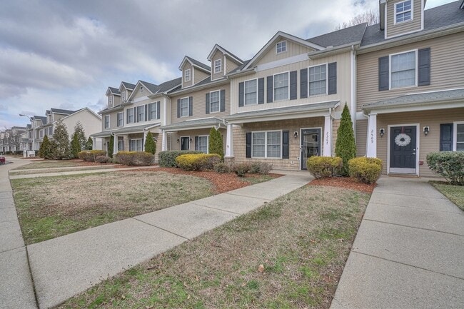 Building Photo - 2567 New Holland Cir