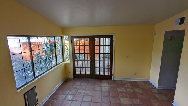 Building Photo - 1330 N Wilson Ave
