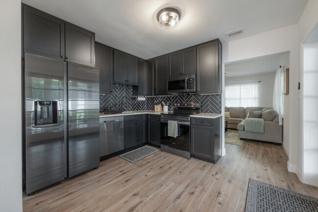 Building Photo - 2400 34th Ave N