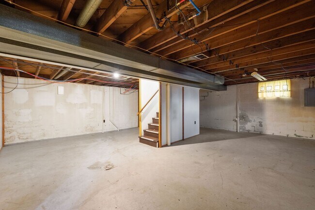 Building Photo - 1121 Church Ave