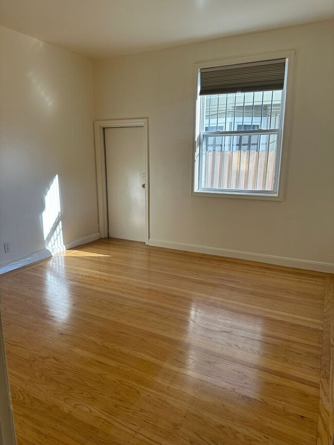 Building Photo - 465 Church St