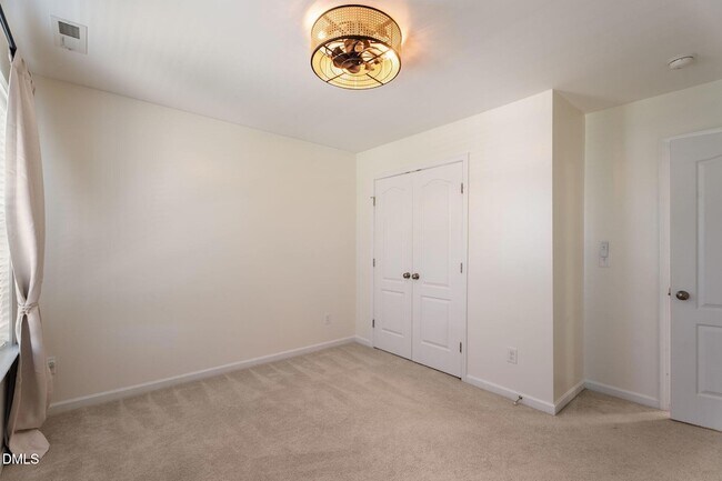 Building Photo - 855 Ember Dr