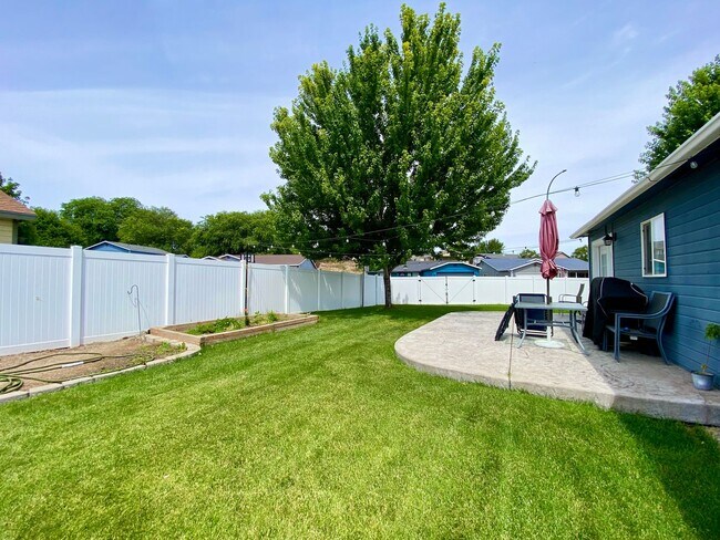 Building Photo - 3 Bedroom Home in West Valley