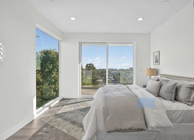 top floor bedroom 1 with balcony access and views - 1549 Lucretia Ave